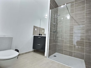 Shower, free toiletries, towels - Loggia Verde – Charming studio 450 m from the sea (Sérignan)