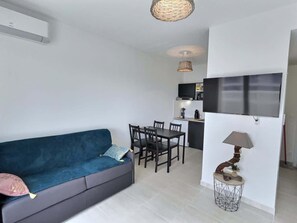 TV - Loggia Verde – Charming studio 450 m from the sea (Sérignan)
