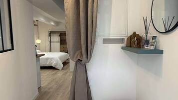 Fer et planche Ă repasser, Wi-Fi, draps fournis