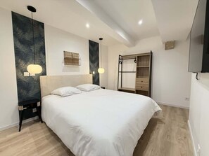 Iron/ironing board, WiFi, bed sheets - Le Faience Studio (Béziers)