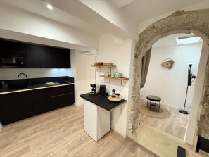 Fridge, microwave, coffee/tea maker, toaster - Le Faience Studio (Béziers)