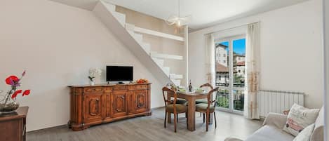Family Apartment, Multiple Bedrooms, Beachside (Incanto Del Lago 50 Meters From Lake) | Living area | 21-inch flat-screen TV with cable channels
