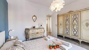 Family Apartment, 2 Bedrooms, Balcony, Beachside (Incanto Del Lago 50m to Lake Maggiore) | 2 bedrooms