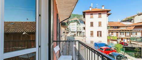 Family Apartment, Multiple Bedrooms, Beachside (Incanto Del Lago 50 Meters From Lake) | Property grounds