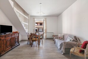 21-inch flat-screen TV with cable channels - Incanto Del Lago 50 Meters From Lake (Baveno)