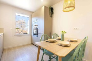Dining - L’Hippocampe – Walk Everywhere, 2 Bedrooms (Valras-Plage)