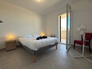 2 bedrooms, iron/ironing board, WiFi, bed sheets