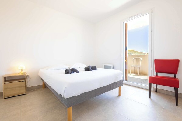 2 chambres, fer et planche Ă repasser, Wi-Fi, literie fournie