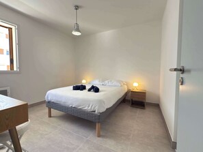 18 bedrooms, iron/ironing board, WiFi, bed sheets