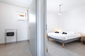 2 bedrooms, iron/ironing board, WiFi, bed sheets - F3 Comfort and Pool 300m from the Beach (Sérignan)