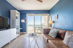 TV - Valras-Plage Beachfront Apartment: Sea Views & Terrace (Valras-Plage)