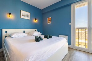 1 bedroom, iron/ironing board, WiFi, bed sheets - Valras-Plage Beachfront Apartment: Sea Views & Terrace (Valras-Plage)
