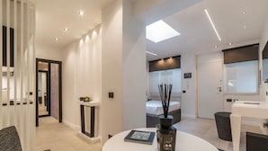 Studio Suite, 1 Queen Bed | Desk, laptop workspace, free WiFi, bed sheets - JOIVY Elegant Suites Near Villa Borghese (Rome)