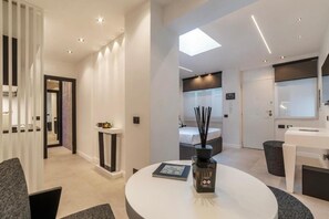 Studio suite | Een bureau, een laptopwerkplek, gratis wifi, beddengoed