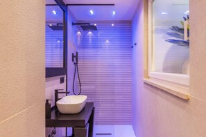 Studio Suite | Bathroom