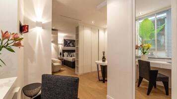 Studio Suite, 1 Queen Bed | Desk, laptop workspace, free WiFi, bed sheets