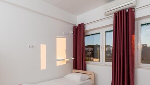 House - Hostel Free Bird - Bed in Six Bed Female Dormitory Room Zenska (Dubrovnik)
