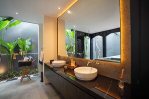 Luxury Villa, 3 Bedrooms, Non Smoking, Private Pool | Bathroom - VILLA NANDI (Kerobokan)