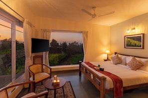 Classic Double Room, Non Smoking, Housekeeping - Tranquility Room | Mörkläggningsgardiner, strykjärn/strykbräda, gratis wi-fi och sängkläder