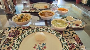 Desayuno típico de la región gratuito y diario