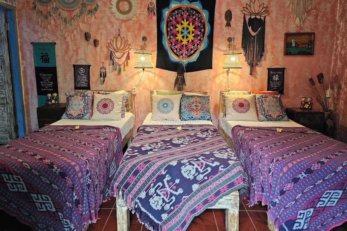 Standard Triple Room, 3 Single Beds, Non Smoking, Garden View | Individually decorated, individually furnished, bed sheets