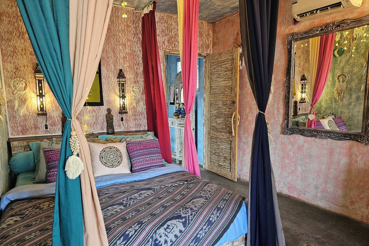 Individually decorated, individually furnished, bed sheets