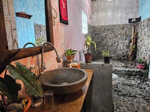 Standard Double Room, Balcony, Garden View | Bathroom | Shower, bidet, towels, soap - Lovina Loca (Buleleng)