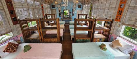 Gemeinsamer Standard-Schlafsaal | Individuell dekoriert, individuell eingerichtet, Bettwäsche