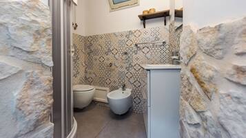Apartment, 1 Bedroom | Bathroom | Hair dryer, bidet, towels, soap