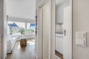 Unclassified image, 5 of 22, button