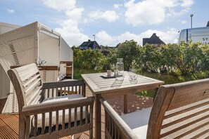 Unclassified image, 2 of 22, button