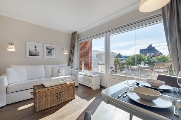 Unclassified image, 1 of 22, button