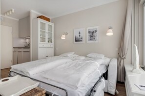 Unclassified image, 5 of 22, button