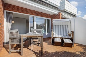 Unclassified image, 3 of 22, button