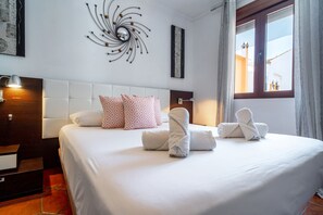 3 chambres, fer et planche à repasser, Wi-Fi gratuit, draps fournis
