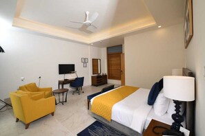 Standard Single Room, 1 Bedroom, Balcony, Garden View | In-room safe, desk, soundproofing, iron/ironing board
