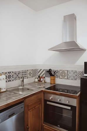 Apartment, 1 Bedroom | Private kitchen
