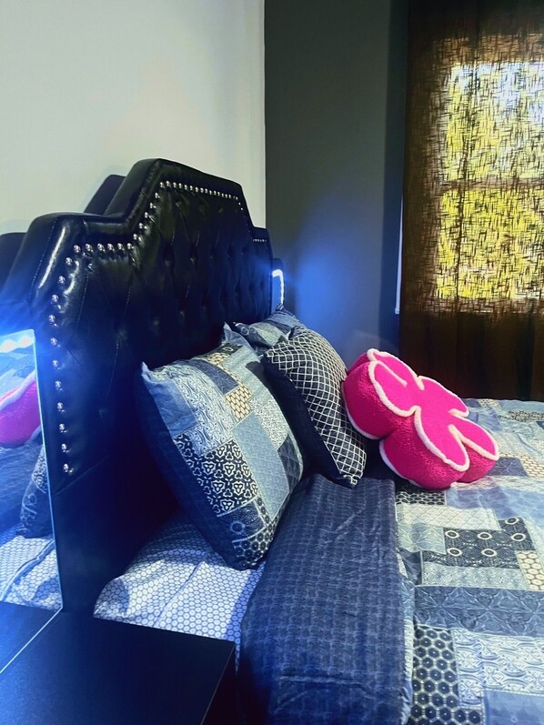 4 bedrooms, iron/ironing board, WiFi, bed sheets - Charming 4-bedroom house with WiFi, AC in welcoming Evanston (Evanston)