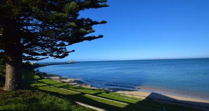Seaside Lodge-Esplanade/Buller in Kingscote-pay half now then half on arrival