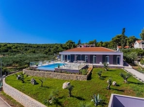 Huvila (Villa Ema with Swimming Pool by the S) | Ulkopuoli