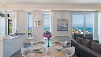 Villa (Villa Ema with Swimming Pool by the S) | Dining room