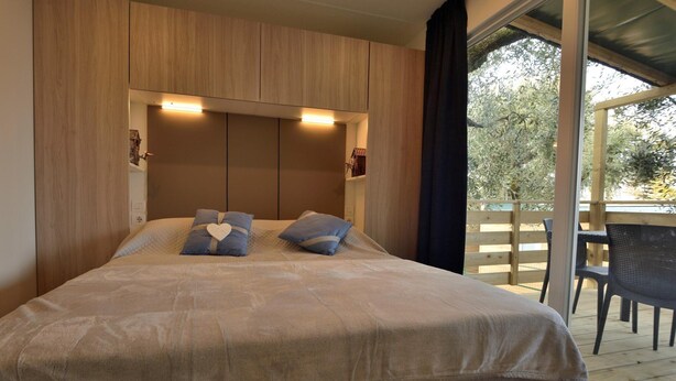 4 habitaciones, muebles diferentes y ropa de cama 