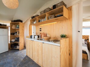 Barraca clássica, 2 quartos | Cozinha privada | Geladeira
