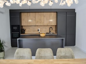 Villa (Four Bedroom Villa) | Cucina privata | Frigorifero
