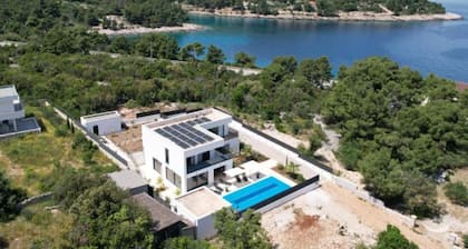Sunset Villa Aves With Pool, Gym and Sauna