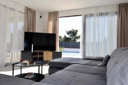 Villa (Four Bedroom Villa) | Wohnzimmer | 32-Zoll-Flachbildfernseher mit Satellitenempfang