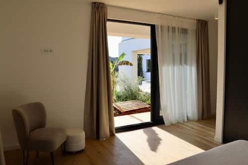 Villa (Four Bedroom Villa)