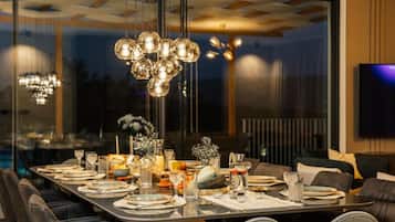 Villa (Six Bedroom Villa) | Esszimmer