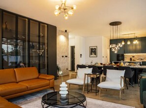 Vil·la (Six Bedroom Villa) | Sala d'estar | Televisor de pantalla plana de 32 polzades amb canals per satèl·lit