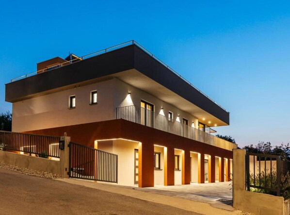 Villa (Six Bedroom Villa) | Exterior